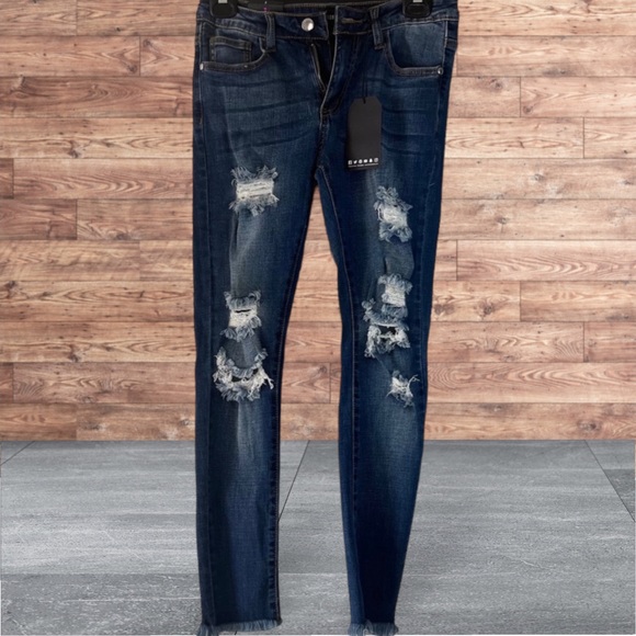 FASHION NOVA MEDIUM WASH JEANS - Picture 1 of 12